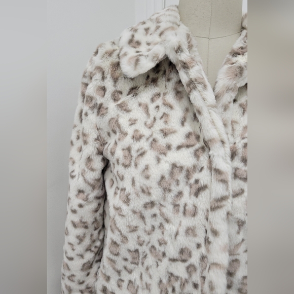 GBG Women's White Leopard Nadeen Faux Fur Coat Size XS - Picture 2 of 11
